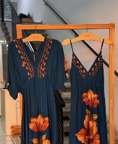 Calças jeans de lavagem clara e escura